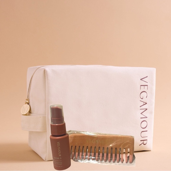 vegamour hydrate (Hydr-8)
Leave in Conditioner, comb, and Travel
Cosmetic Bag - Picture 1 of 11